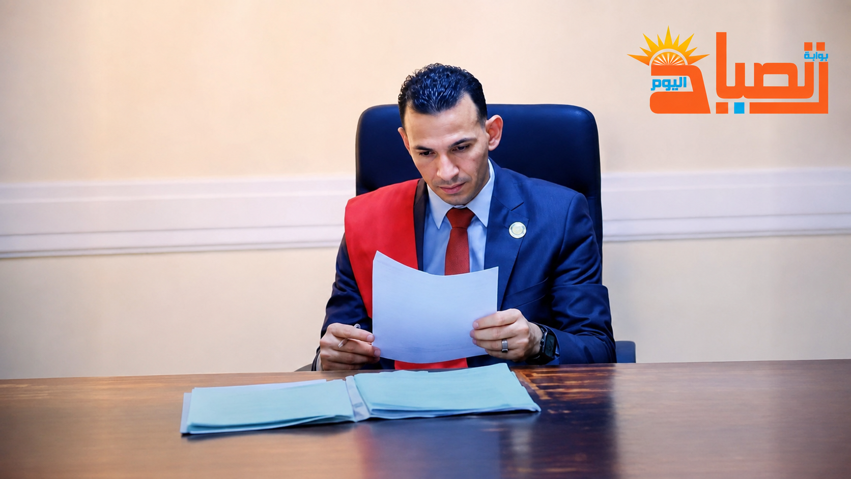 بالوشاح والفيديوهات.. عاطل يوهم المواطنين بأنه قاضٍ